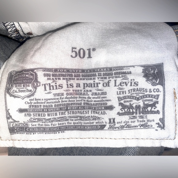 NWT Men’s button, Strength Distressed Jeans, Levis’s 501 Originals, Size 36X32 - Picture 7 of 10